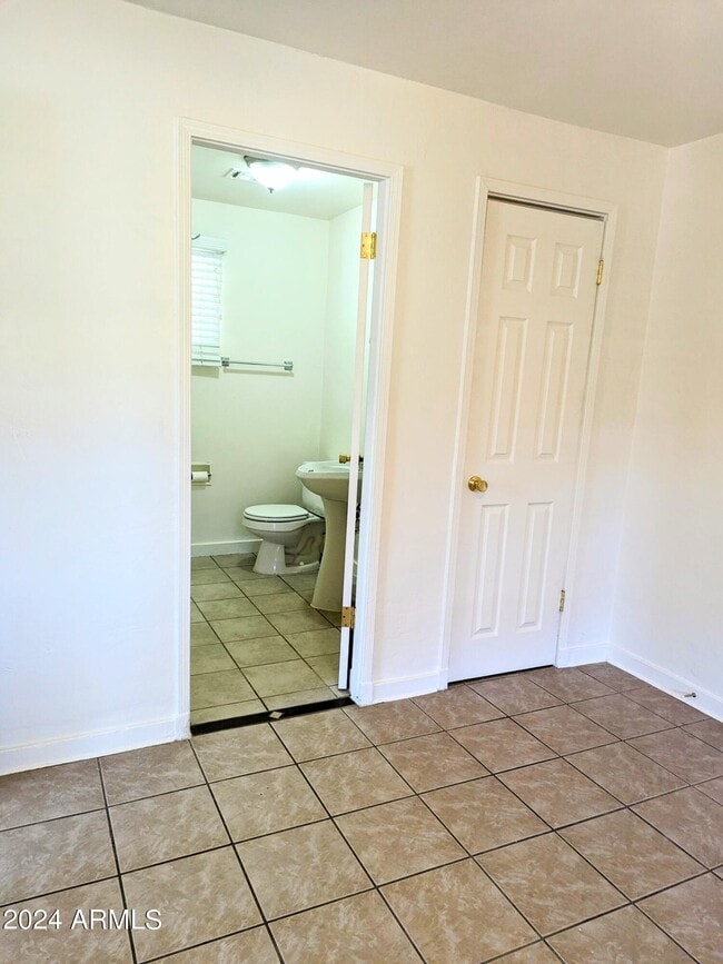 Building Photo - 746 E Maryland Ave