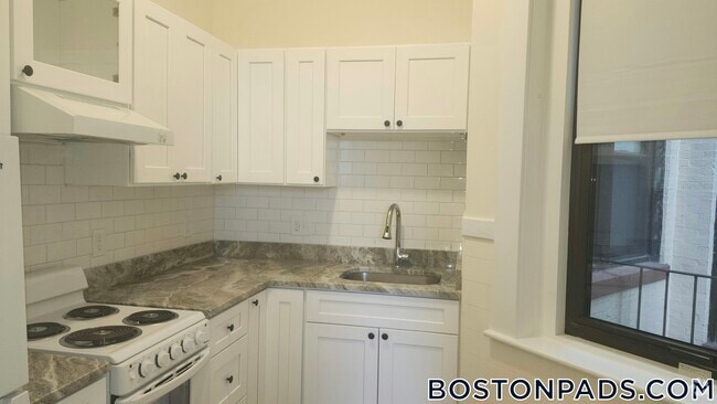 Building Photo - 504 Beacon St