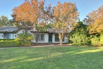 Building Photo - 2526 Overhill Ln
