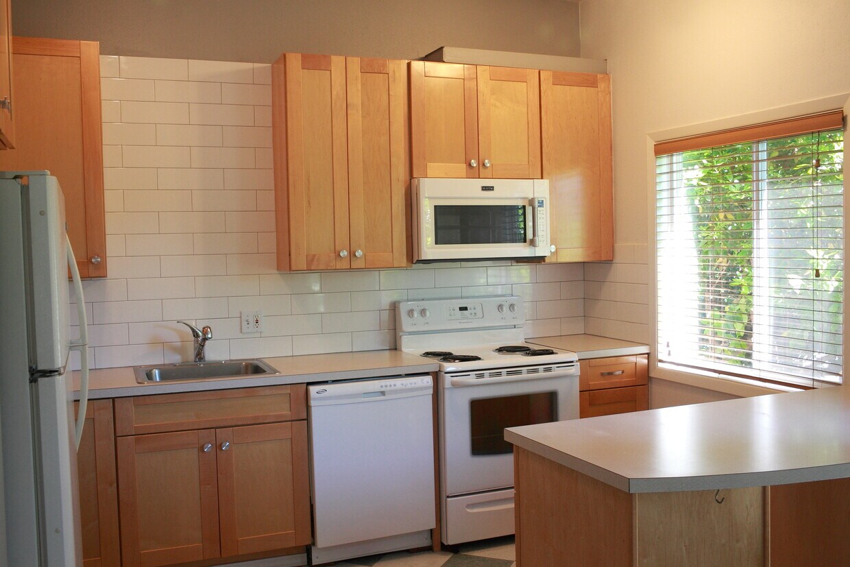Kitchen - 5427 SE Tibbetts St