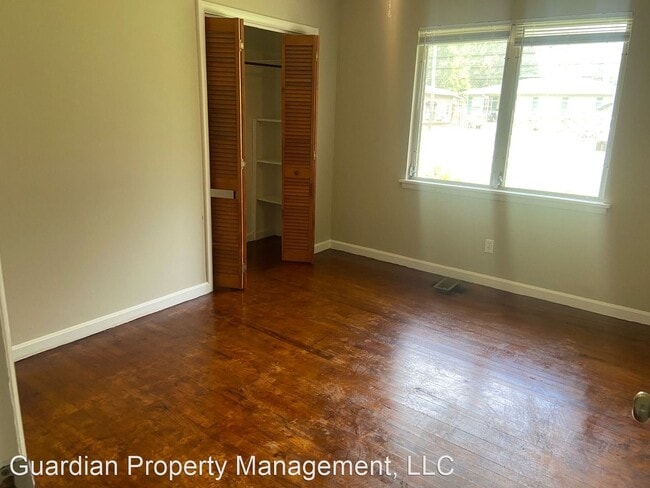 Building Photo - 3 br, 1.5 bath House - 401 Madison CT