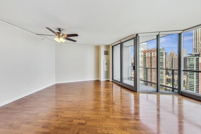 Building Photo - 420 E Waterside Dr