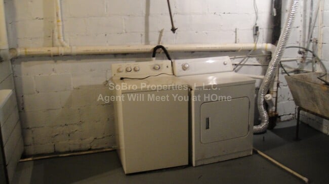 Building Photo - 4054 North Park Avenue