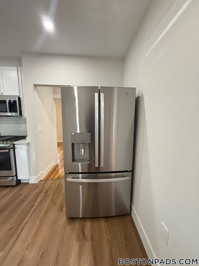 Foto del edificio - 147 E Cottage St