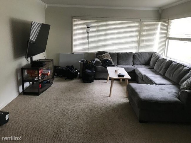 Foto del edificio - 2 br, 1 bath Apartment - 856 University Ave