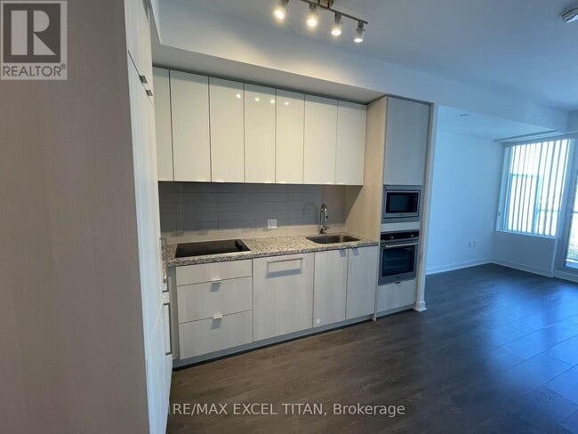 Building Photo - 115-3115 Blue Jays Way