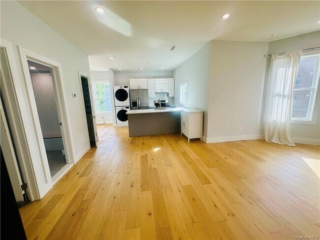 Building Photo - 56 Wildey St