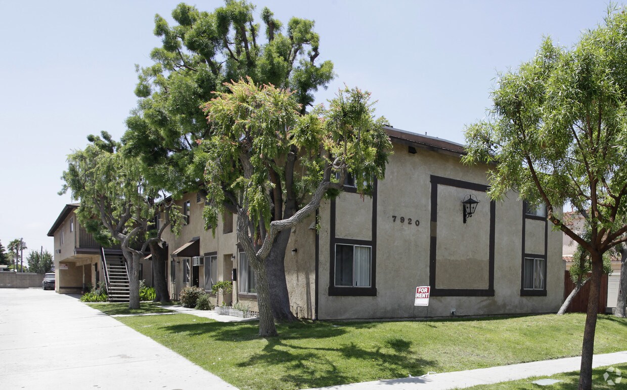 Foto principal - 7920 2nd St