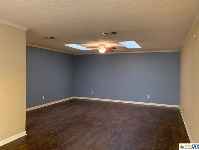 Building Photo - 1254 Bluff Creek Cir