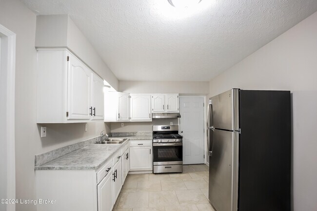 Building Photo - 5400 Chestnutwood Way