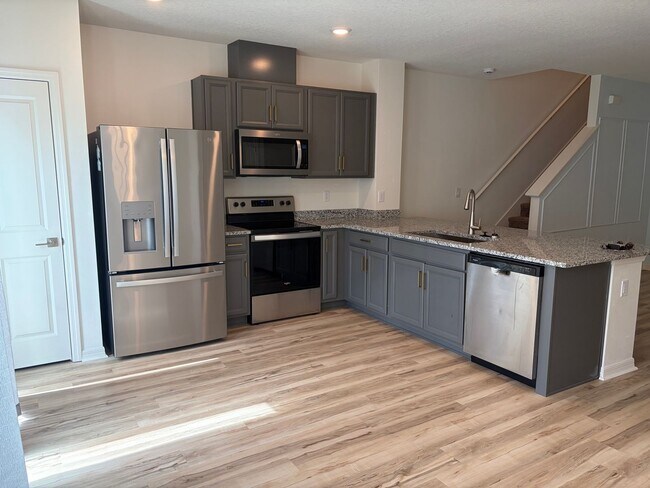 Building Photo - Spacious 3Bd 2.5Bth Mirabella Townhome Available Now! Community Pool!