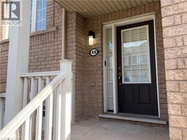 Photo du bâtiment - 7 Sirente Dr