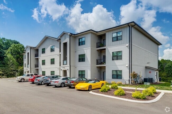 Building Photo - The Reserve at Raintree