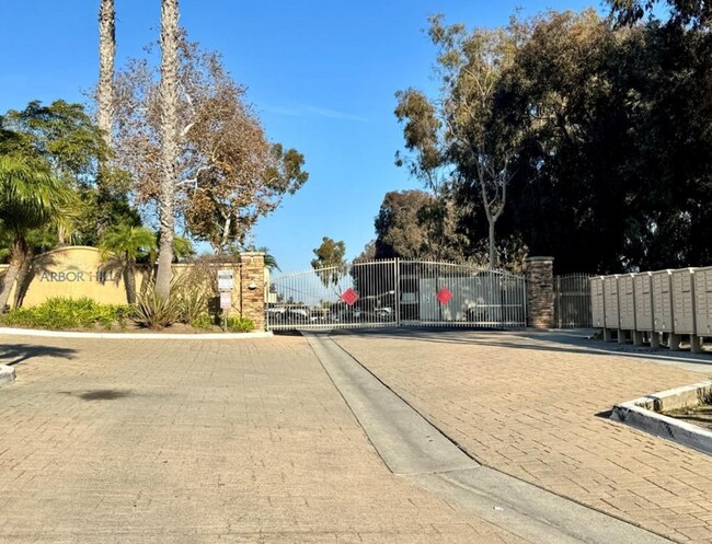 Foto del edificio - 432 Edgehill Ln