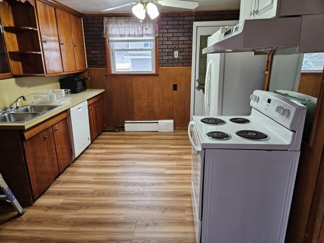 Building Photo - 44-46 Hoyt Street, unit 2