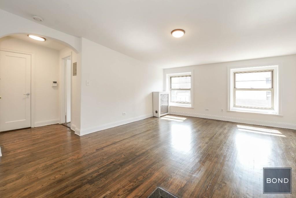 Primary Photo - 35 W 8th St