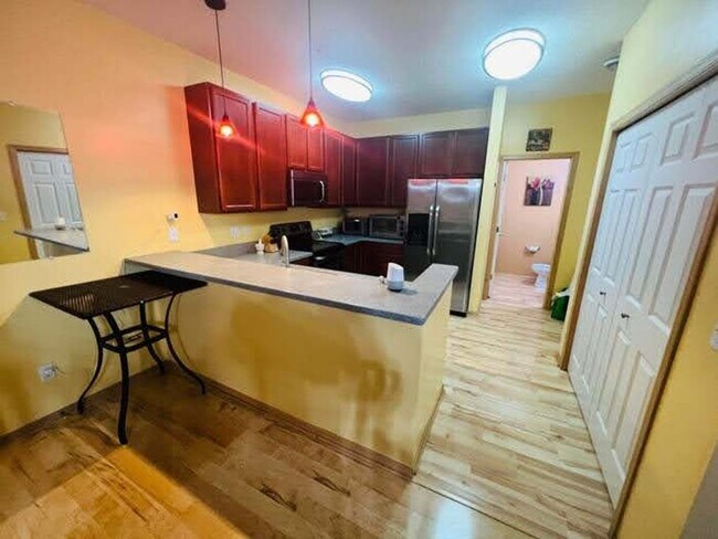 Building Photo - Charming 3BR Townhome in Maplewood