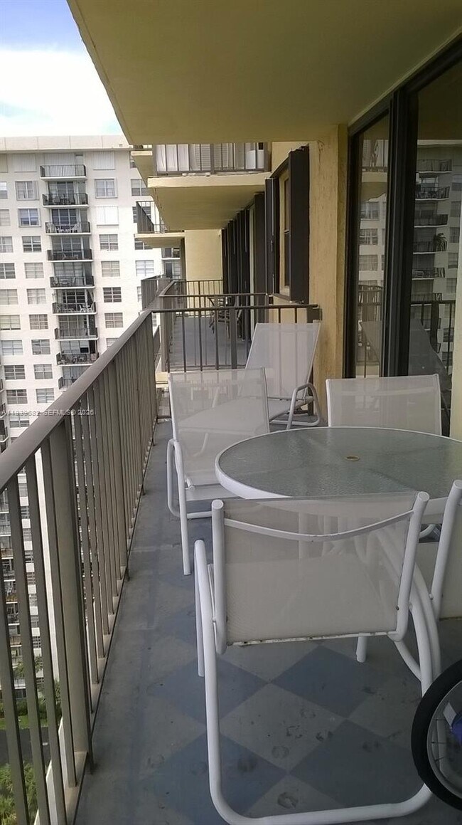 Foto del edificio - 290 174th St St