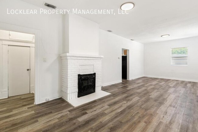Building Photo - 336 W 18th St