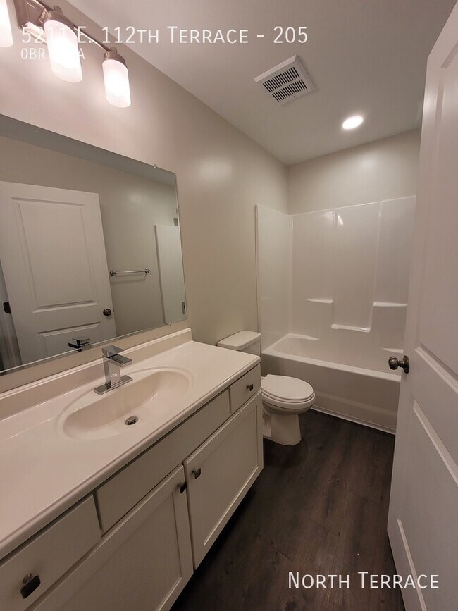 Foto del edificio - Modern Studio with W/D in KCMO