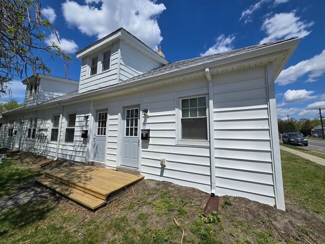 Building Photo - 800 N Grove Ave