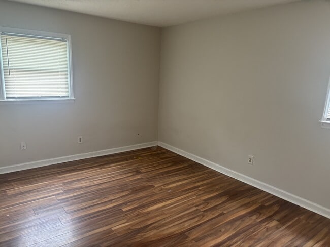 Foto del edificio - 3048 Marigold Ln