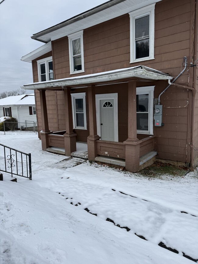 Building Photo - 713 N 8th Ave