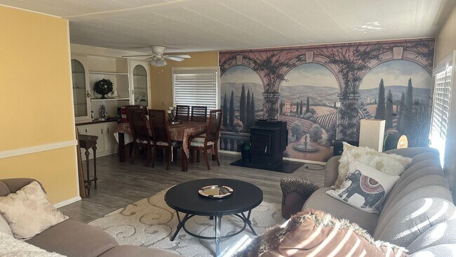 Foto del edificio - ~2 Bedroom 2 Bath Home in Green~