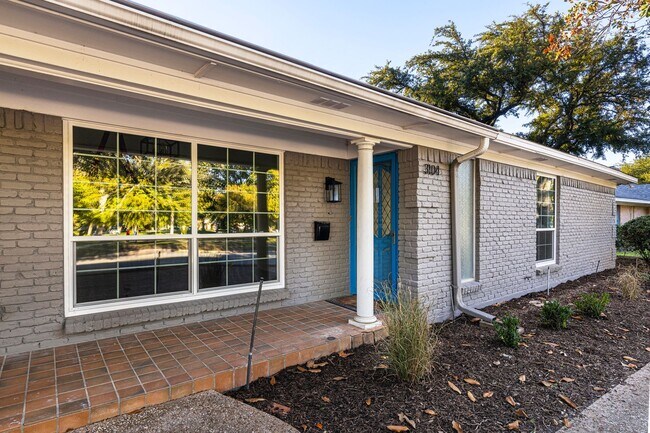 Building Photo - NEWLY RENOVATED DUPLEX ACROSS FROM OVERTON...