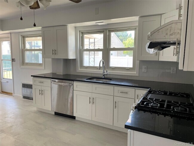 Building Photo - 26 Nassau Ave