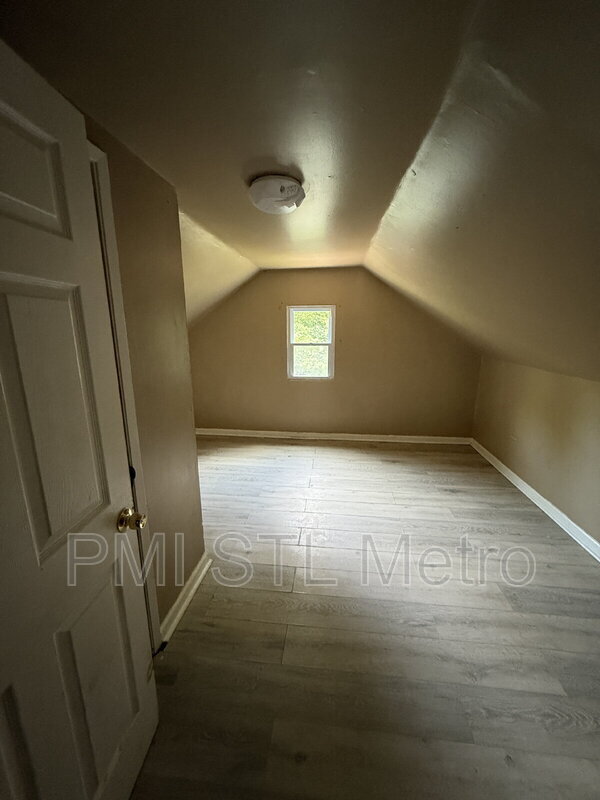 Building Photo - 2134 Rosebud Ave