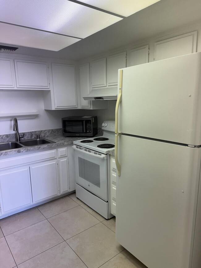 Building Photo - 2017 Normandy Ct