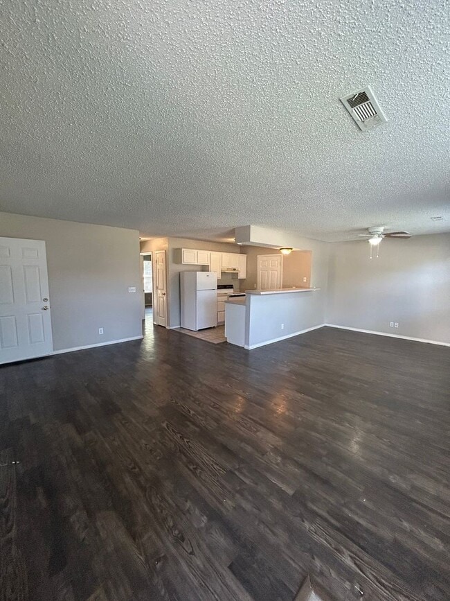 Building Photo - Charming 3 Bedroom, 2 Bath Home in the Hea...