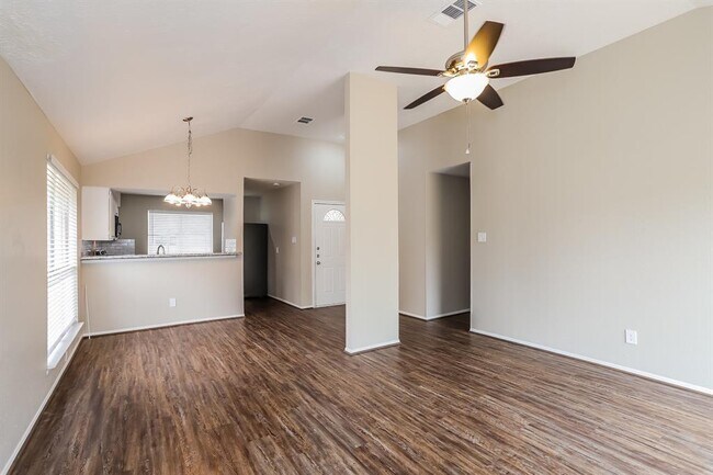 Building Photo - 17535 Davenway Dr