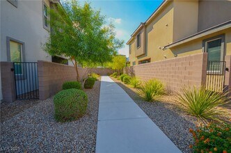Building Photo - 541 Tokopah Falls St