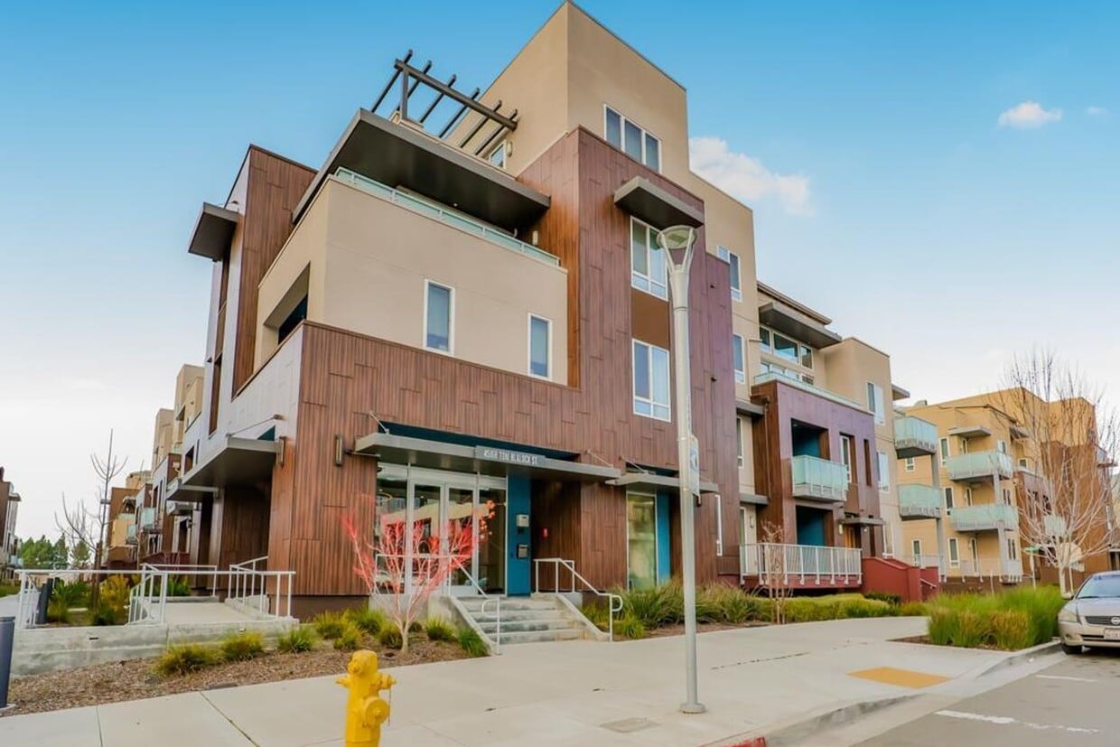 Primary Photo - Gorgeous penthouse condo in South Fremont ...