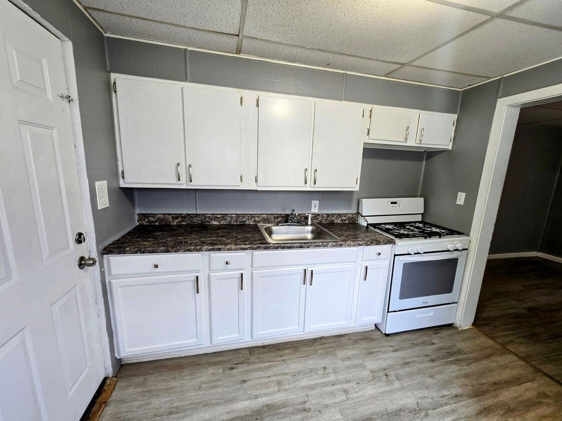 Primary Photo - 632 E 5th St