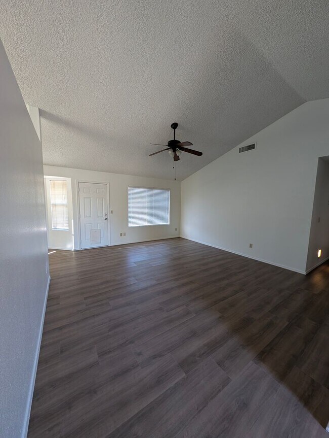 Foto del edificio - 3644 W Elgin St