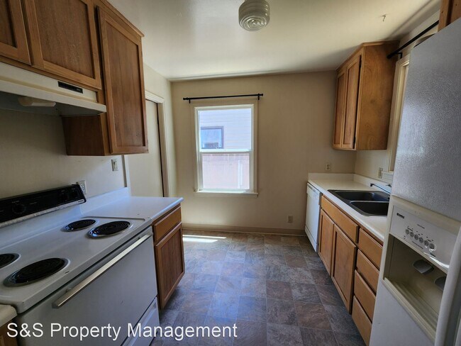 Building Photo - 2 br, 1 bath House - 1721 Michigan Blvd.