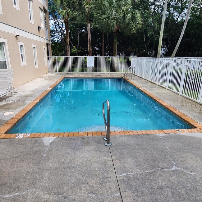 Foto del edificio - 2941 Riverside Dr