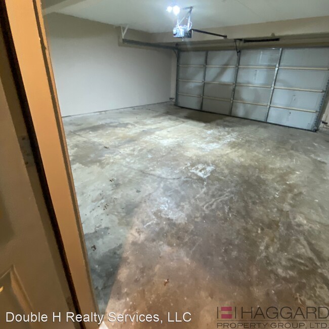 Building Photo - 3 br, 2.5 bath House - 10151 Camelot