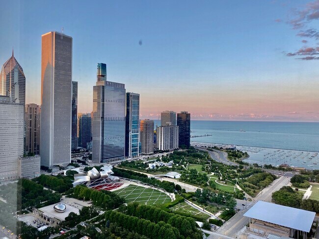 Foto del edificio - 60 E Monroe St