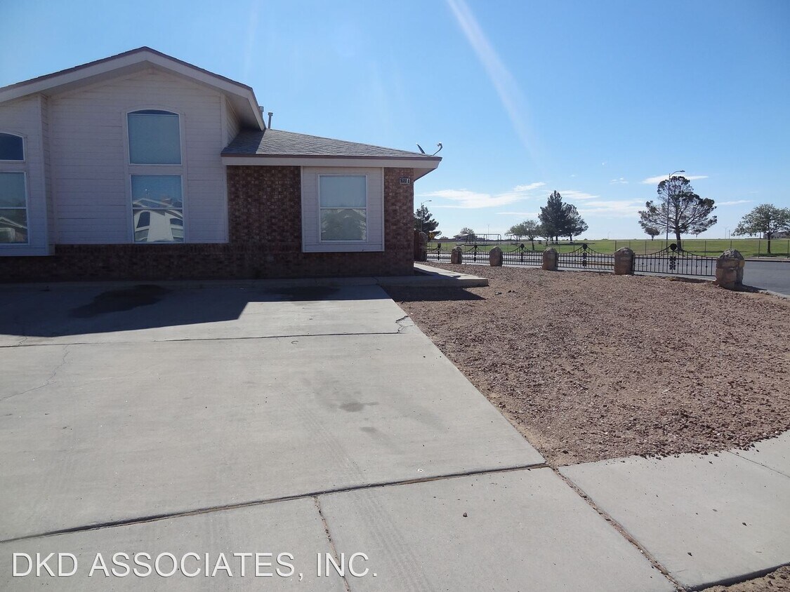 Primary Photo - 3 br, 2 bath House - 1600 GLEN JAMES UNIT A