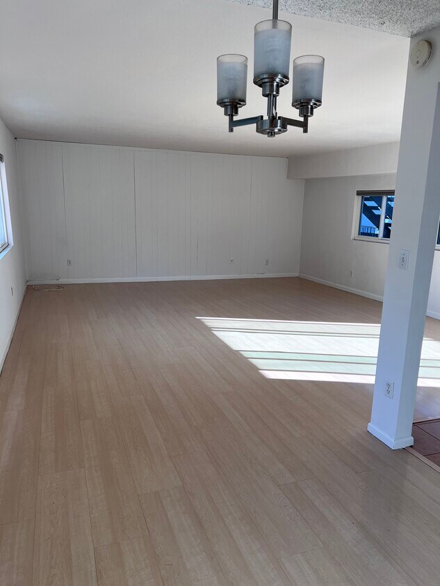 Foto principal - 5732 Woodman Ave