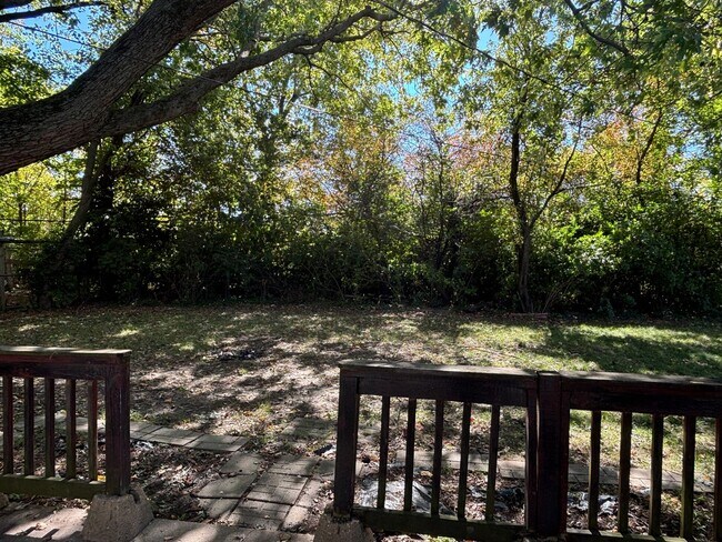 Foto del edificio - %50 OFF FIRST MONTH'S RENT! Spacious 3 bedroom home with large backyard deck!