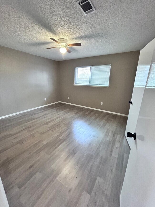 Foto del edificio - 4802 24th St E