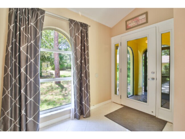 Foto del edificio - Newly listed 4 bedroom home with a pool in Longwood Run, Sarasota