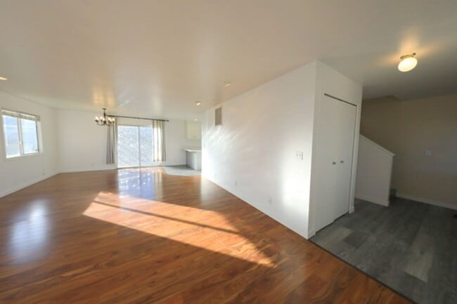 Foto del edificio - Spacious 3/2 with large yard