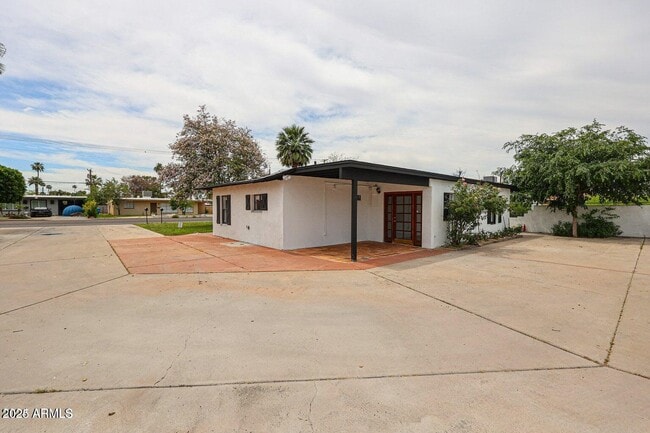 Building Photo - 2314 E Osborn Rd