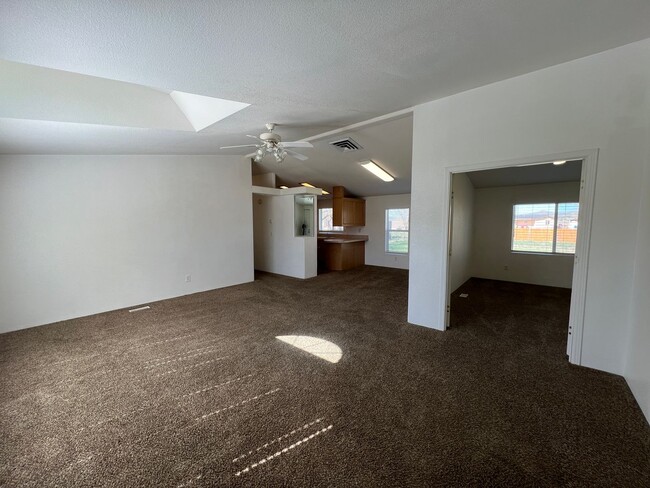Building Photo - **Move-in Discount** 3 bedroom, 2 bathroom house with large office
